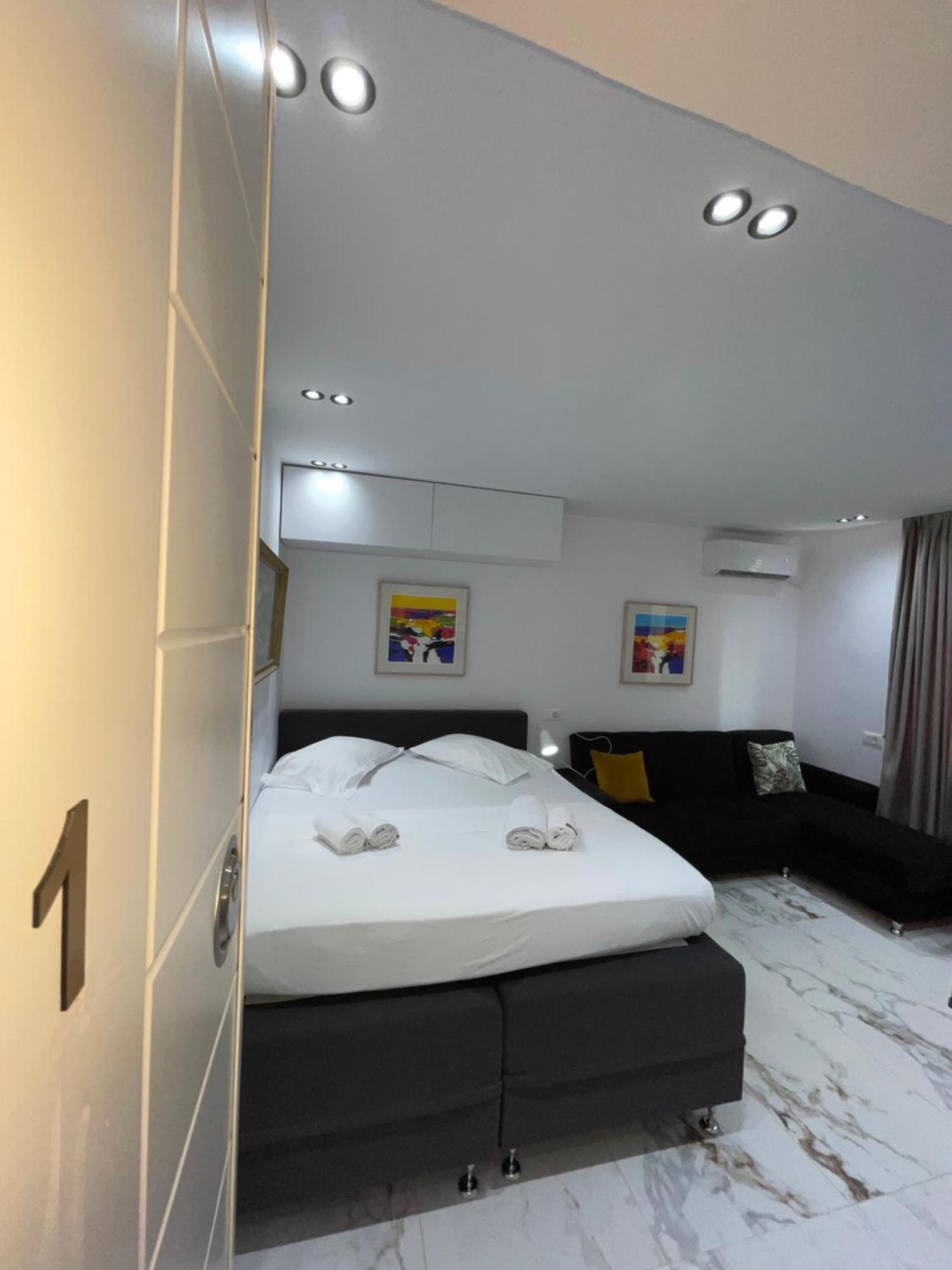 Midnight Apartments ติรานา ภายนอก รูปภาพ